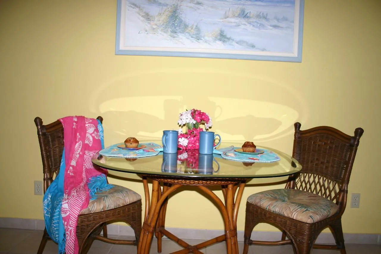 Island Time Villas George Town 3*,
