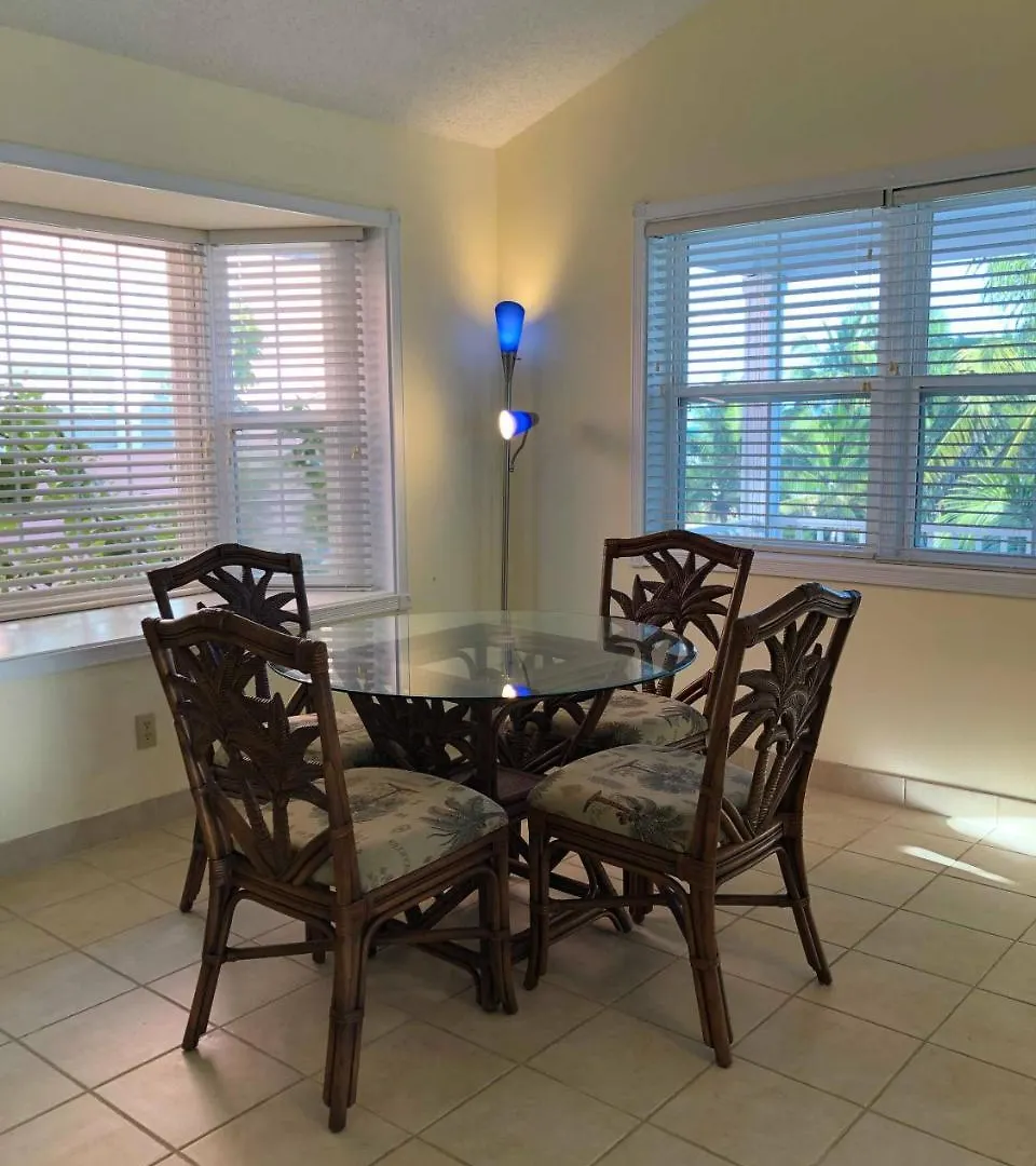 Island Time Villas George Town 3*,  Bahamas